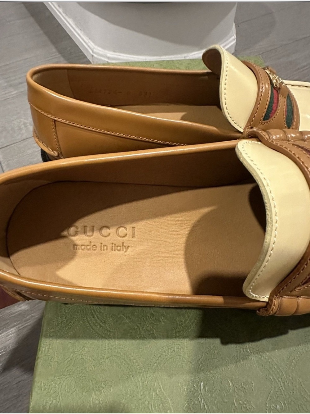 Gucci Cream and Tan Leather Webbed Penny Loafers with Gold GG - Picture 4 of 5